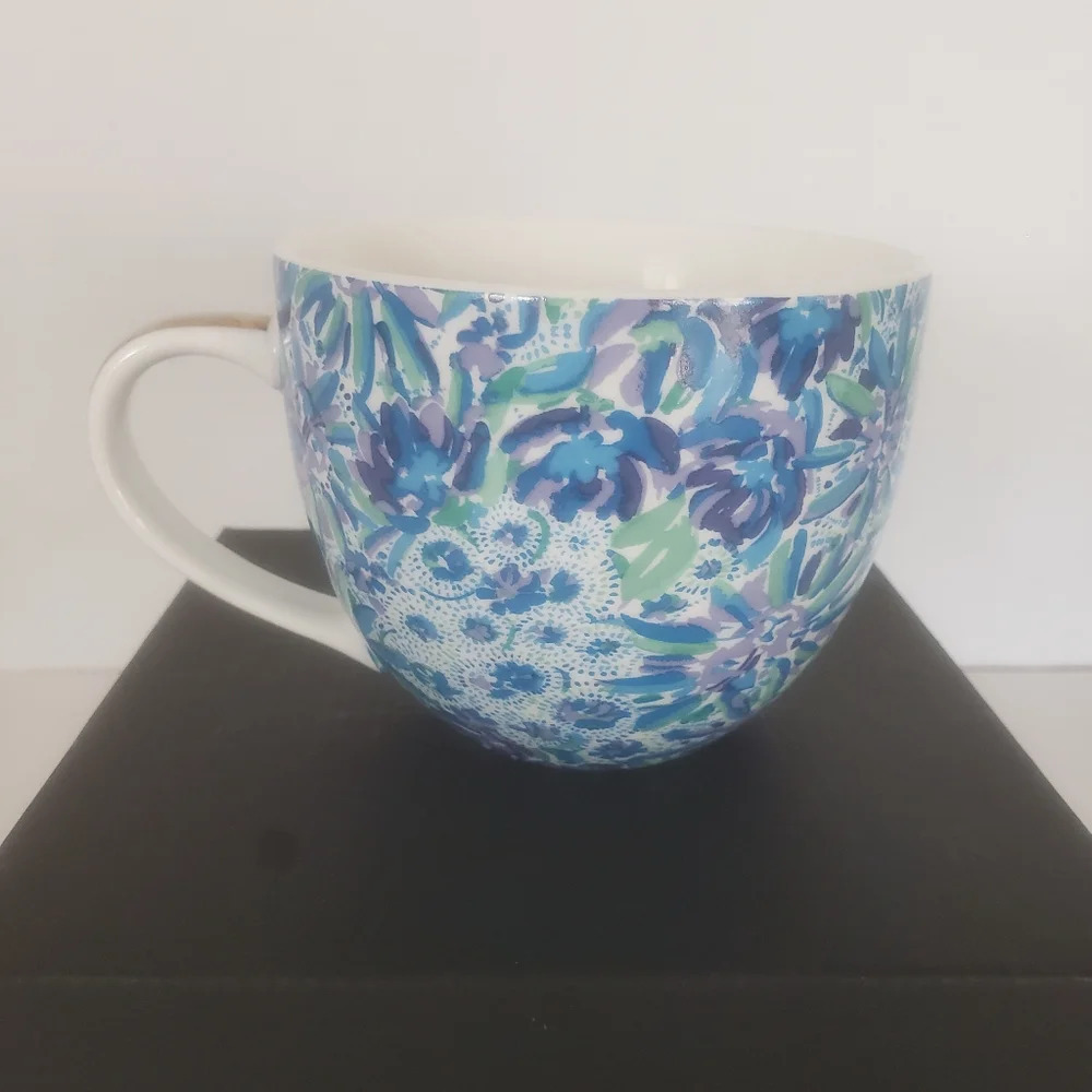 Lilly Pulitzer 19 oz Blue/Purple Ceramic Coffee Mug.